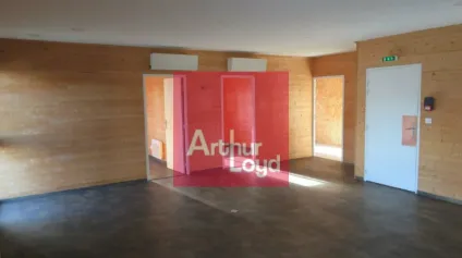 Local professionnel / bureaux à louer  Brive-la-Gaillarde, 1er étage avec ascenseur PMR - Offre immobilière - Arthur Loyd