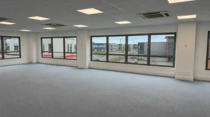 TOURS DEUX LIONS BUREAUX A LOUER 1365 M² 24 parkings - Offre immobilière - Arthur Loyd