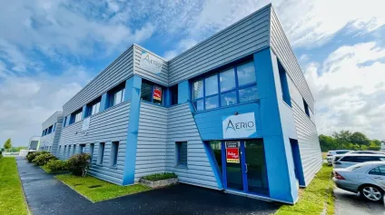 EXCLUSIVITÉ - A LOUER - LOCAUX D'ACTIVITES 240 m2 + 9 PARKINGS PRIVATIFS - Offre immobilière - Arthur Loyd