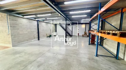 LOCAUX D'ACTIVITÉS À LOUER - MUDAISON - PARKING ET BUREAUX AMÉNAGÉS - Offre immobilière - Arthur Loyd