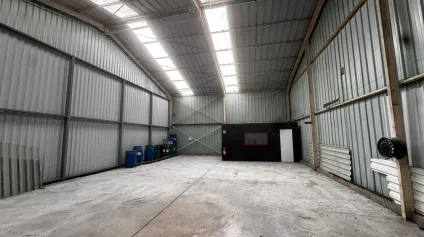 LOCAL DE STOCKAGE A LOUER - 150 m² - LOSCOAT - Offre immobilière - Arthur Loyd