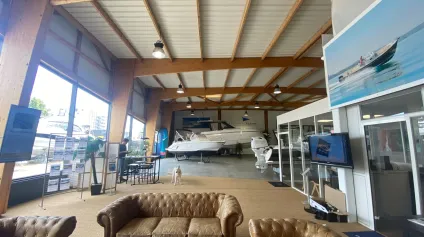 A LOUER ENSEMBLE IMMOBILIER D'ACTIVITES DE 570m² A LORIENT - Offre immobilière - Arthur Loyd