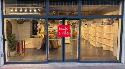 Local commercial à louer en centre-ville de Nantes avec porte automatique - Offre immobilière - Arthur Loyd