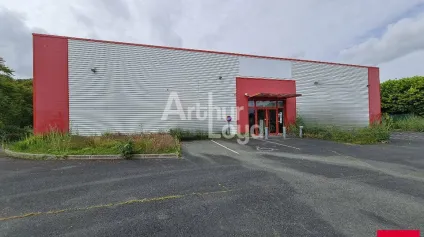 ISSOUDUN - LOCATION LOCAL d'ACTIVITE et COMMERCIAL - 835 m² - Offre immobilière - Arthur Loyd