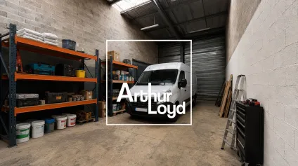 Local d'activités à vendre à Nîmes ouest avec bureaux en mezzanine - Offre immobilière - Arthur Loyd