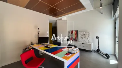 BUREAUX AVEC TERRASSE ET 2 PLACES DE PARKING - A LOUER - NIMES - Offre immobilière - Arthur Loyd