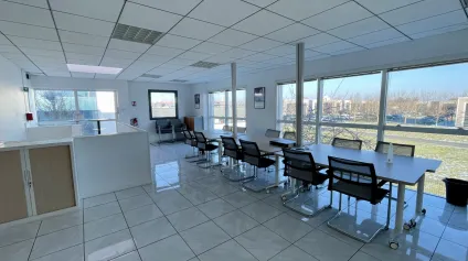 Plusieurs plateaux de bureaux divisibles à partir de 48 m2 - Offre immobilière - Arthur Loyd