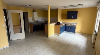 <br />A louer Bureaux 73,28 m2 PMR LIMOGES proche gare des Charentes - Une place de stationnement privative<br /> - Offre immobilière - Arthur Loyd