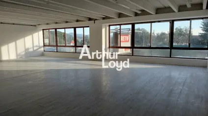 BUREAUX A LOUER AVEC ACCES RAPIDE AUTOROUTE. TOP EMPLACEMENT VILLENEUVE LOUBET - Offre immobilière - Arthur Loyd