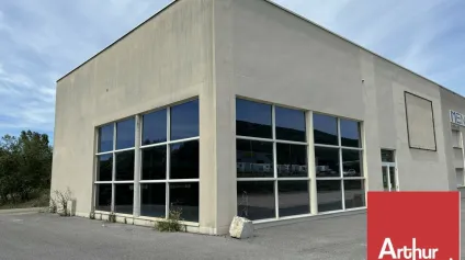 MALATAVERNE - A LOUER - LOCAL COMMERCIAL OU ARTISANAL AVEC BUREAU DE 367 M2 - Offre immobilière - Arthur Loyd