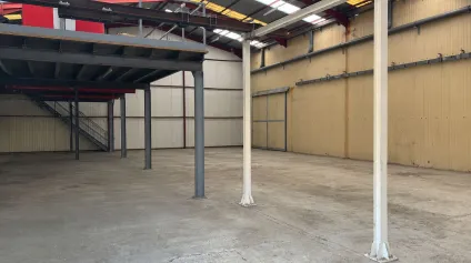 Environ 600m2 de locaux d'activité à louer à Bresles - Offre immobilière - Arthur Loyd