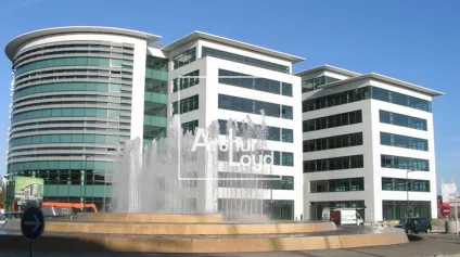 Bureaux à louer à Toulouse - espaces divisibles et cafétéria avec terrasse - Offre immobilière - Arthur Loyd