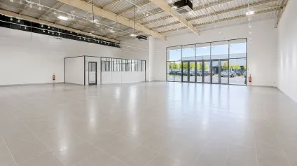 A LOUER : grand local commercial à Chambly - Offre immobilière - Arthur Loyd