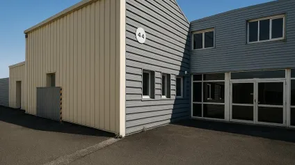LOCAL D'ACTIVITE CLE EN MAIN 762 M² AVEC VASTE PARKING ET ACCES PL  EXCELLENT RAPPORT QUALITE/PRIX - Offre immobilière - Arthur Loyd