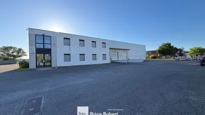 Entrepôt à vendre à Chassieu avec fosse pour poids lourd et pont roulant inclus - Offre immobilière - Arthur Loyd