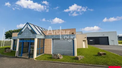 A LOUER - LOCAL D'ACTIVITE INDEPENDANT - 1300M² - Offre immobilière - Arthur Loyd