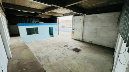 A LOUER LOCAUX D'ACTIVITÉ D'ENVIRON 140m2 AVEC BUREAU - ZONE INDUSTRIELLE ET PORTUAIRE DU HAVRE - Offre immobilière - Arthur Loyd
