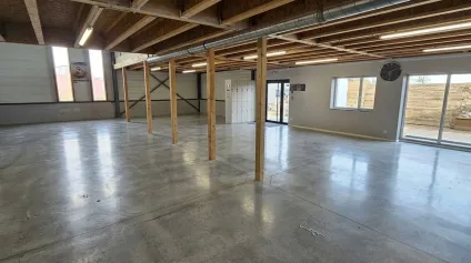 A VENDRE OU A LOUER LOCAL D'ACTIVITE DE 373m² A GUIPAVAS - Offre immobilière - Arthur Loyd