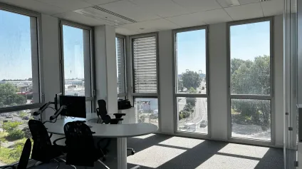 Bureaux à louer 515 m² avec terrasse privative quartier Berges du Lac - Offre immobilière - Arthur Loyd