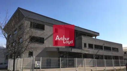 Bureaux à louer rénovés lumineux à Fontaine proche Grenoble avec parkings - Offre immobilière - Arthur Loyd