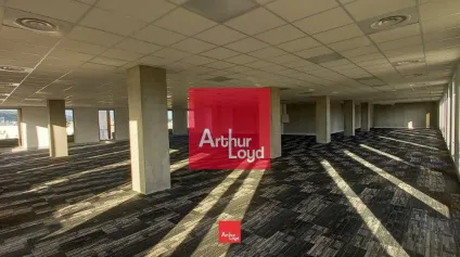 BUREAUX NEUFS A LOUER 432M² A ECHIROLLES AVEC PARKINGS - Offre immobilière - Arthur Loyd