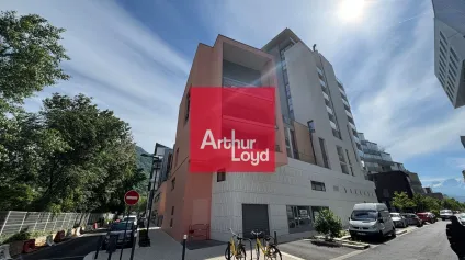 LOCAUX AVEC MEZZANINE BUREAUX OU ACTIVITE A VENDRE PRESQU'ILE GRENOBLE - Offre immobilière - Arthur Loyd