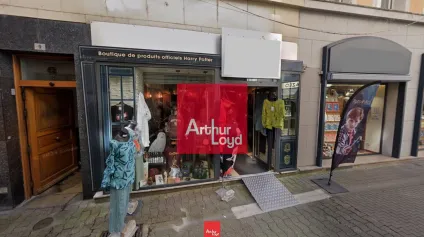 Local commercial à louer à Grenoble centre avec vitrine sur rue animée - Offre immobilière - Arthur Loyd