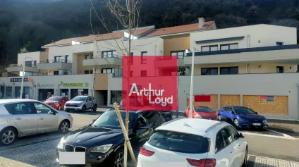 Local commercial à louer à Noyarey centre avec grand parking 165 m² - Offre immobilière - Arthur Loyd