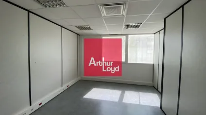 BUREAUX A LOUER ECHIROLLES 330M² ERP 5 AVEC ASCENSSEUR - Offre immobilière - Arthur Loyd