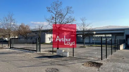 Locaux d activité à louer à Eybens avec zone à quai et visibilité - Offre immobilière - Arthur Loyd