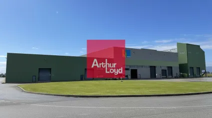 Entrepôt à vendre à La Côte Saint André sur terrain de plus de 10 hectares - Offre immobilière - Arthur Loyd