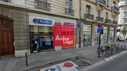 Local commercial 84 m² à vendre Grenoble centre avec vitrines toute hauteur - Offre immobilière - Arthur Loyd