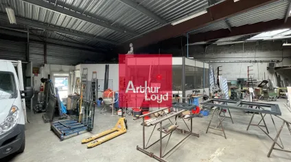 Local d activite en location a Seyssins acces direct rocade et parking - Offre immobilière - Arthur Loyd