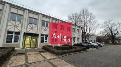 Locaux mixtes à louer à Meylan grande hauteur sous plafond - Offre immobilière - Arthur Loyd