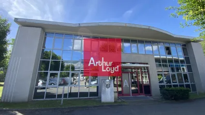 Bureaux à louer en rez de chaussée à Gières avec parking privatif - Offre immobilière - Arthur Loyd