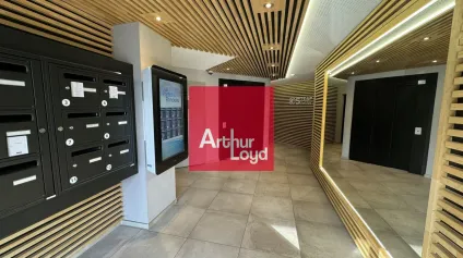 Bureaux à vendre à Seyssins dans immeuble rénové avec parking sécurisé - Offre immobilière - Arthur Loyd