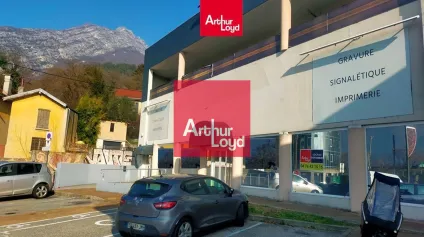 A LOUER LOCAL COMMERCIAL 553 M² ST MARTIN VINOUX - Offre immobilière - Arthur Loyd