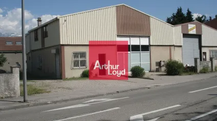 Local d'activité à louer à Échirolles 284 m² avec double accès sectionnel - Offre immobilière - Arthur Loyd