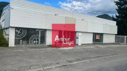 Local d activité indépendant à louer à Voiron emplacement stratégique - Offre immobilière - Arthur Loyd