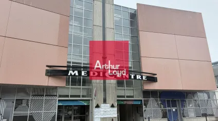 Bureaux à vendre en rez-de-chaussée à Echirolles arrêt tram immédiat - Offre immobilière - Arthur Loyd