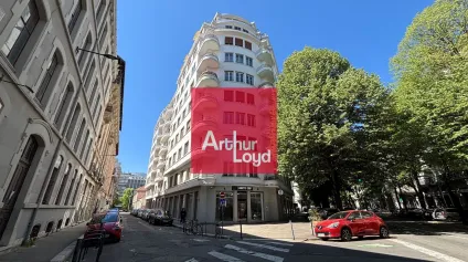 Bureau à vendre à Grenoble centre ville climatisation réversible et cuisine - Offre immobilière - Arthur Loyd