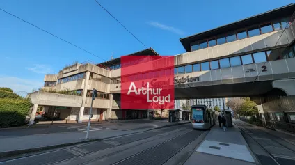 Bureaux 456 m2 à vendre à La Tronche accès tram immédiat et rénové - Offre immobilière - Arthur Loyd
