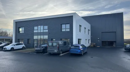 Entrepôt et bureaux à vendre à La Chevrolière avec extension possible - Offre immobilière - Arthur Loyd