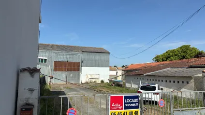 <br />A vendre Local d'activité La Rochelle 330m²<br /> - Offre immobilière - Arthur Loyd