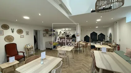 Plein centre-ville à louer bureaux - SERVON - Offre immobilière - Arthur Loyd