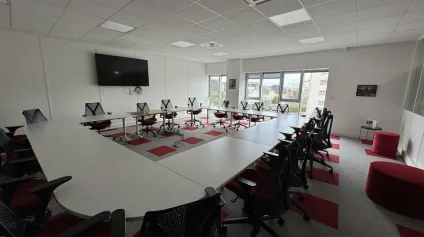 TOURS CENTRE BUREAUX A LOUER DE 1276 M² ET 10 PARKING - AXE TRAM - Offre immobilière - Arthur Loyd