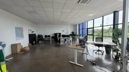 NORD DE TOURS CASSANTIN BATIMENT D'ACTIVITES A LOUER DE 1 645 M², TERRAIN DE 3 984 M² - Offre immobilière - Arthur Loyd