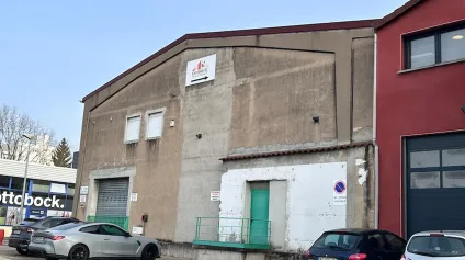 CHARNAY LES MACON - CENTRE VILLE - ENTREPOT DE STOCKAGE AVEC PARKINGS - VENTE OU LOCATION - Offre immobilière - Arthur Loyd