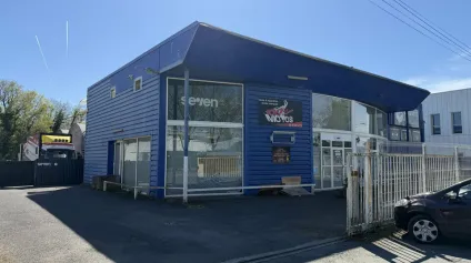 LOCAL COMMERCIAL À LOUER  POITIERS SUD  EMPLACEMENT STRATÉGIQUE  SHOWROOM, ATELIER ET STOCKAGE EXTÉRIEUR - Offre immobilière - Arthur Loyd