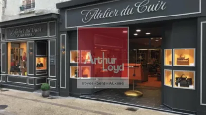 SENS - Local commercial situé en centre ville - Offre immobilière - Arthur Loyd